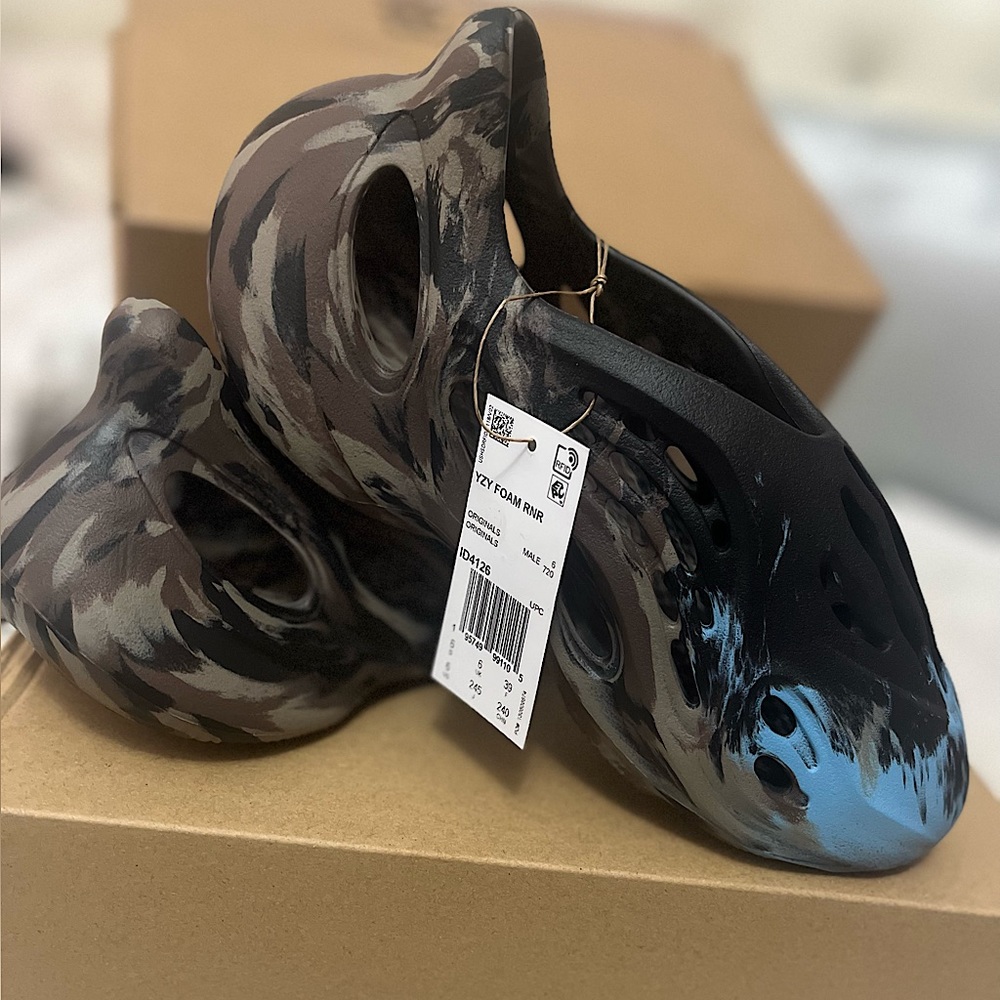 YEEZY FOAM RUNNER 'MX CINDER'